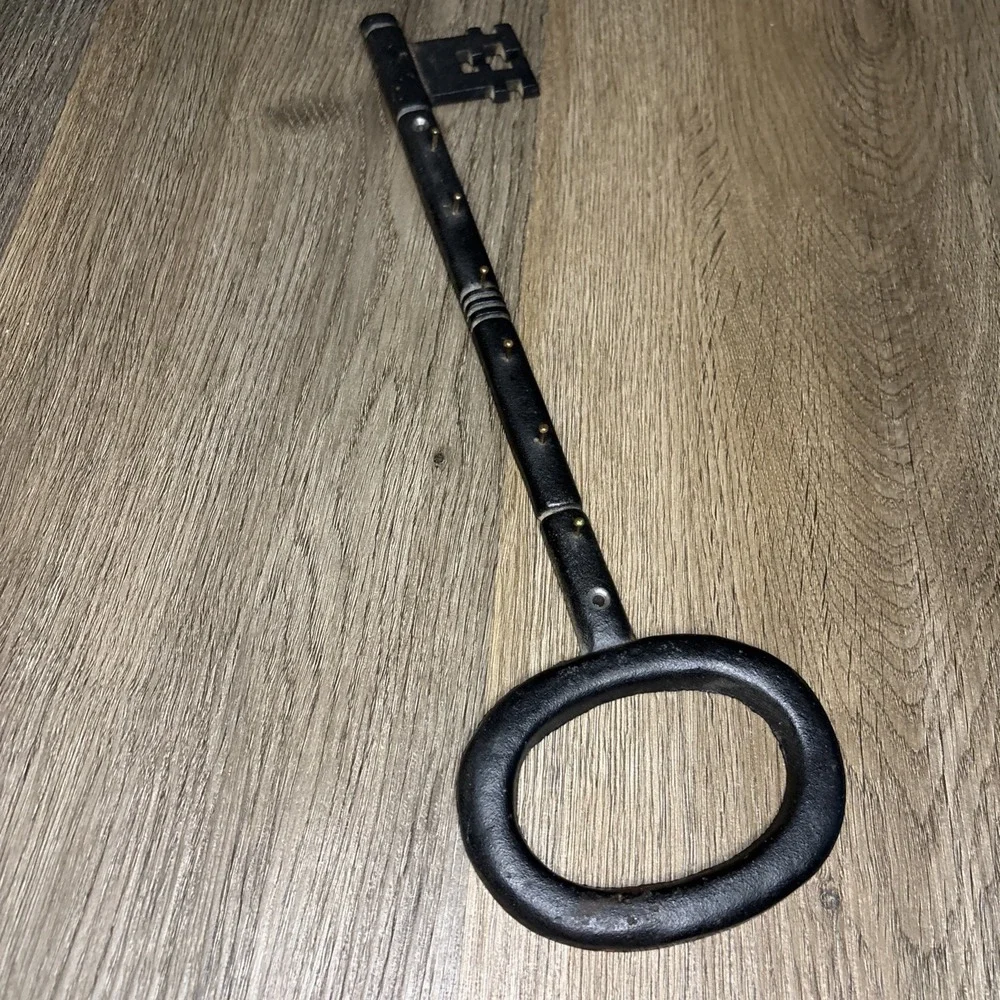 Vintage‎ Cast Iron Skeleton Key Wall Mount Hook Key Holder Hanger 14